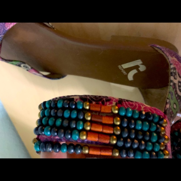 Sandals with colorful beading detail ankle strap - Picture 5 of 6